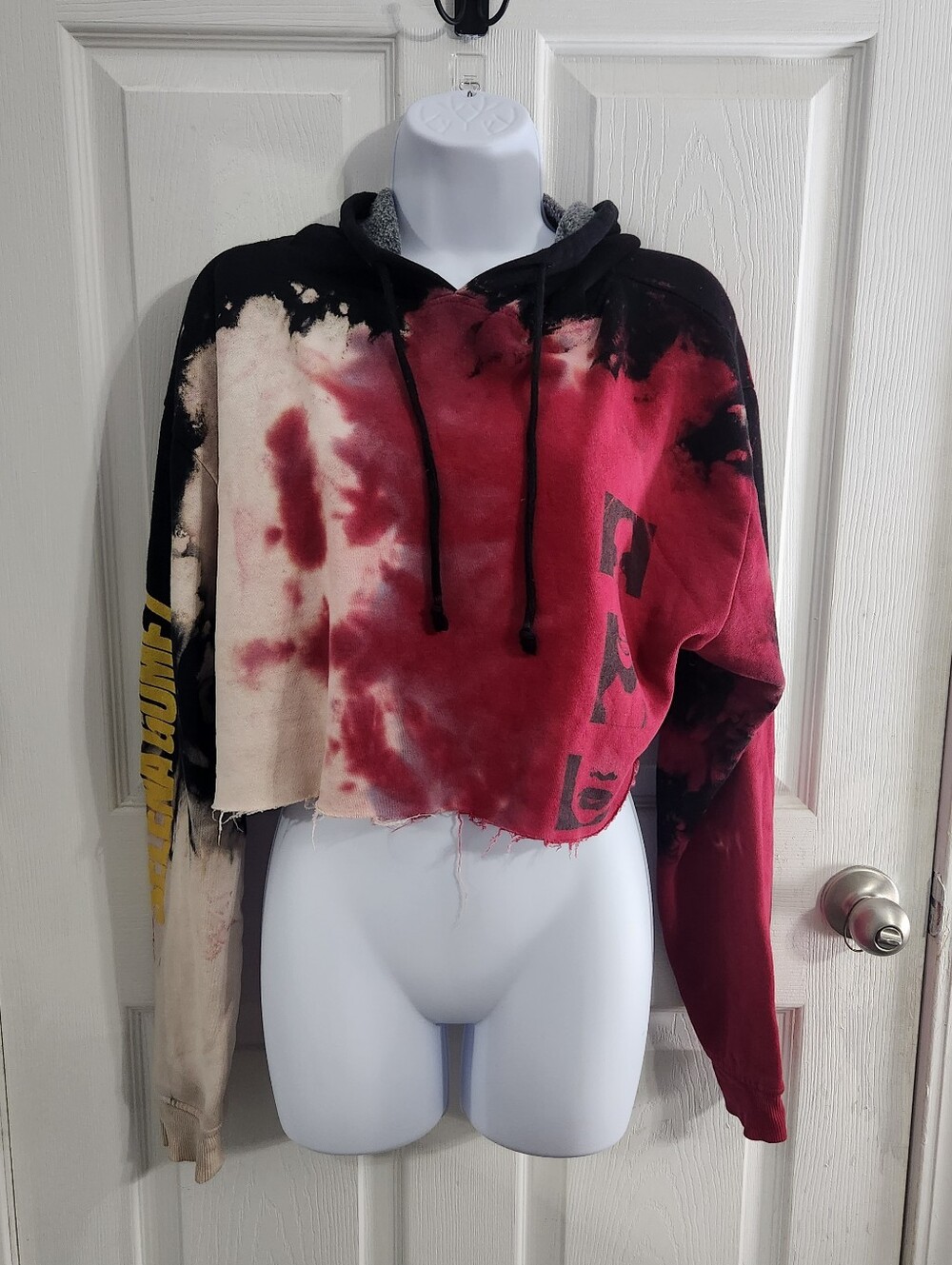 Selena Gomez tie dye cropped hoodie grunge tie dye concert streetwear